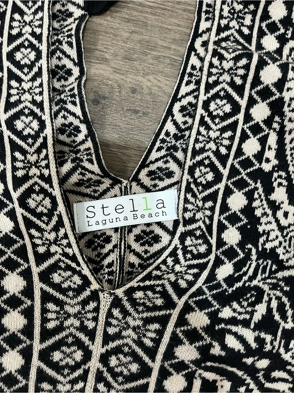 Stella Laguna Beach Black and Cream Paisley Accent Throw